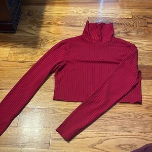 romwe cropped turtle neck, size L